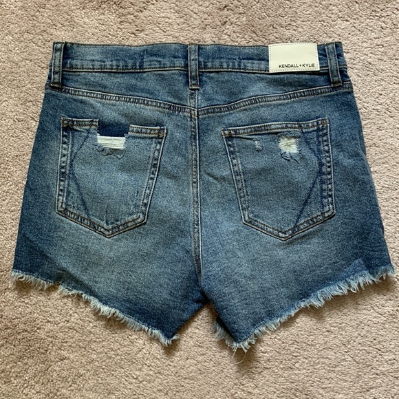 Kendall + Kylie - The Icon Jean Shorts - Picture 4 of 5